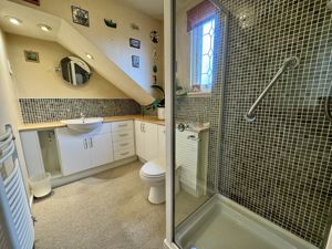 Master En-Suite- click for photo gallery